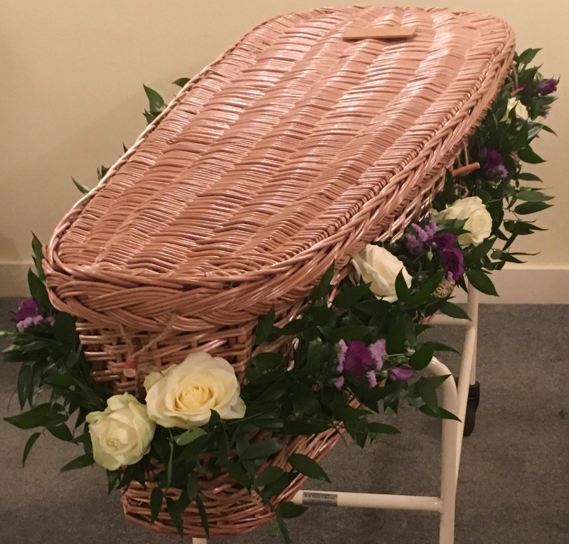 Garland for wicker Coffin