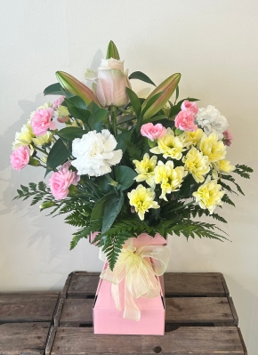 Pastel flowers, box design, hand tied in water, Gift, Delivery, Dartford, Kent
