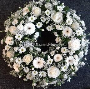 Loose Wreath All white